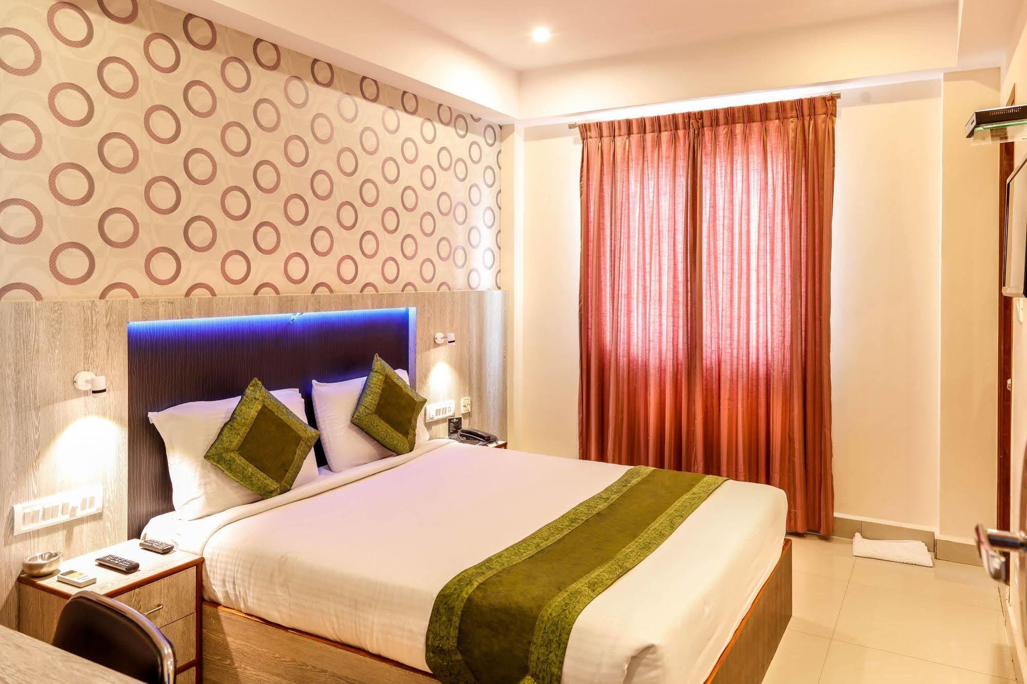 Itsy Hotels Elmas Golden Key Bangalore Exterior photo