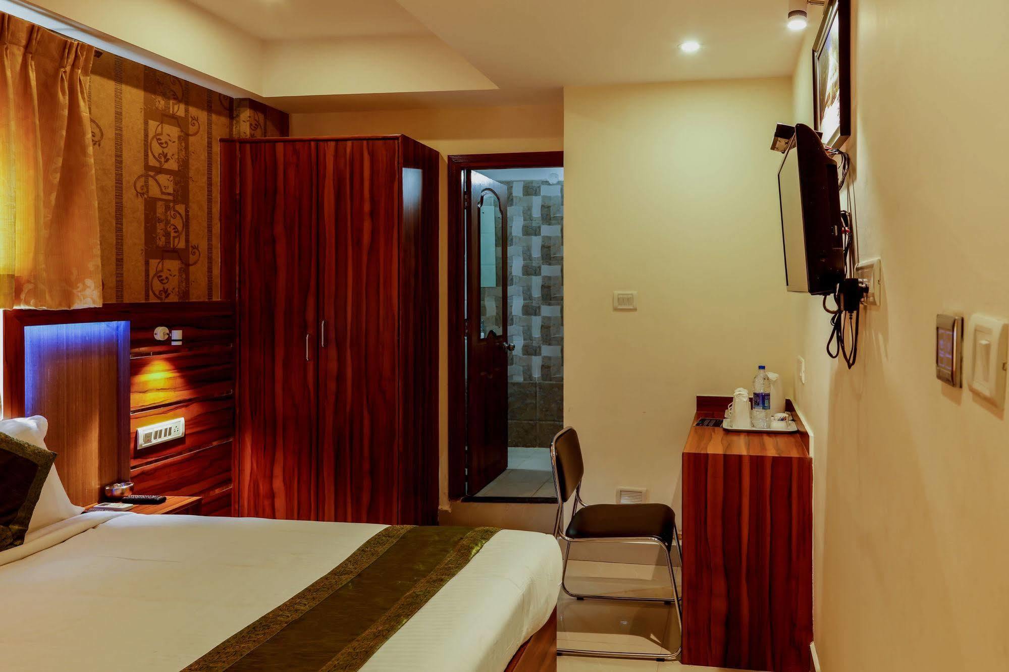 Itsy Hotels Elmas Golden Key Bangalore Exterior photo